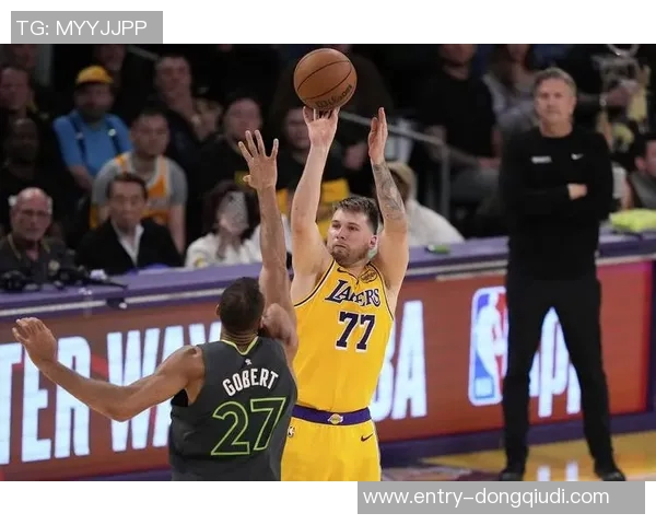 湖人揭幕战球员评分揭晓东契奇独领风骚新援艾顿惨遭D级评价