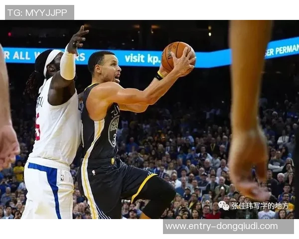 张佳玮解析库里魔球魅力科尔战术智慧超越米奇对文班的运用